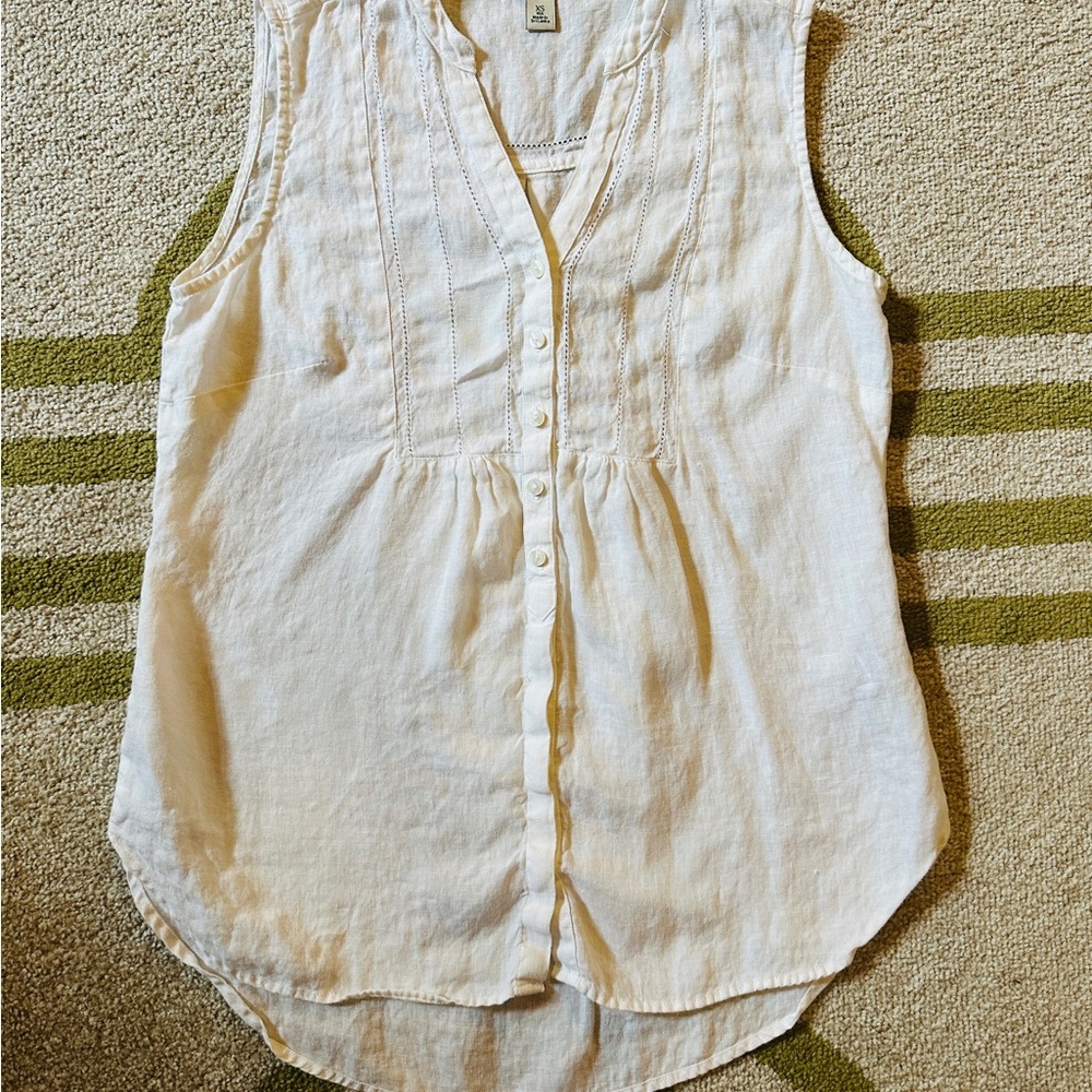 Sleeveless LL Bean White Linen Button-Up Top